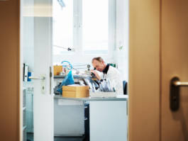 HARTMUT NÄGELE
THE PICTURE TELLS THE STORY