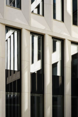 HARTMUT NÄGELE
THE PICTURE TELLS THE STORY